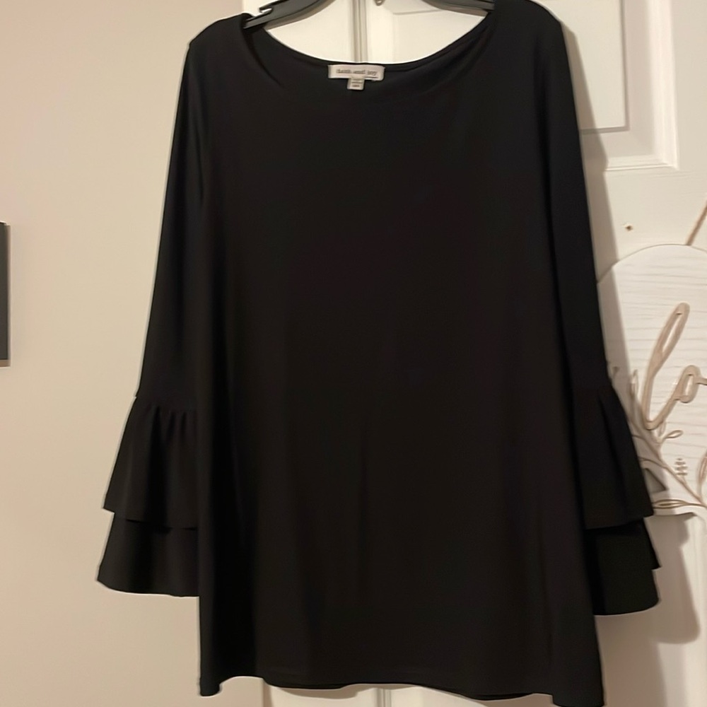 Black ruffle sleeve top!!